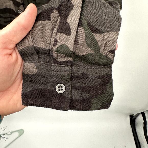 RAILS Evereve NWT Jordin Camo Rayon Button Down Shirt // S - Picture 9 of 13